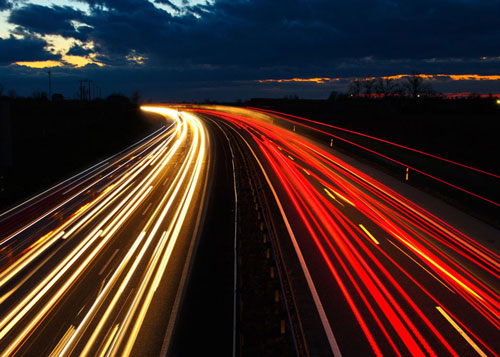 autopista luces nocturnas